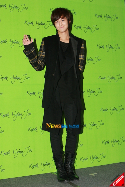 Kim Bum at Kwak Hyun Joo Fashion Show Ae1001e9e49ba776b80e2d801