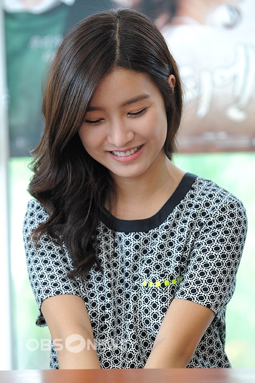 [01.07.12] Kim So Eun à la conférence de presse du drama Happy Ending 640493_45140_288